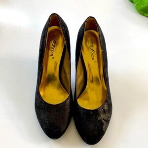 Faux snakeskin pumps